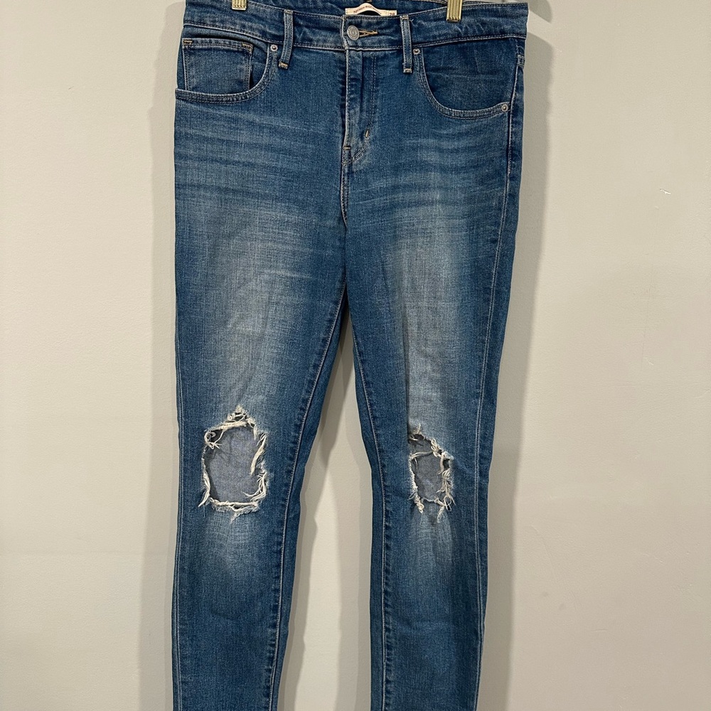 Levi's Women's Distressed Denim Skinny Jeans